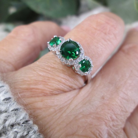 EMERALD 3 Stone 925 Sterling Ring>Halo Design>Sparkly Simulated Diamonds - Picture 2 of 7